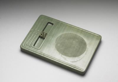 图片[3]-Inkstone inscribed with characters “rong de”, with fitted box of glass and fish fossil inlay, Qing dynasty, Kangxi reign（1662-1722）-China Archive